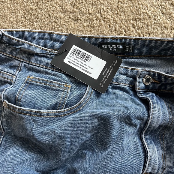 Pretty Little Thing Mom Jean - Picture 4 of 4